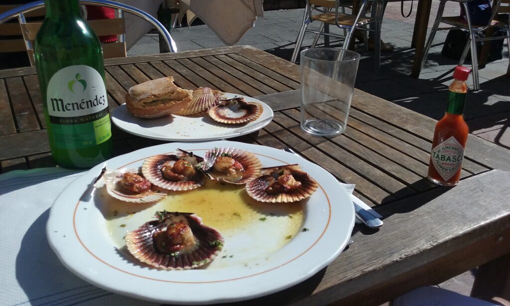 Zamburiñas y sidra on the sunny terraza of El Lavaderu, 20 steps from my apartment in Cimavilla